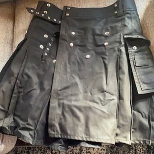 Black Size 34 Unisex Kilt from Modern Kilts